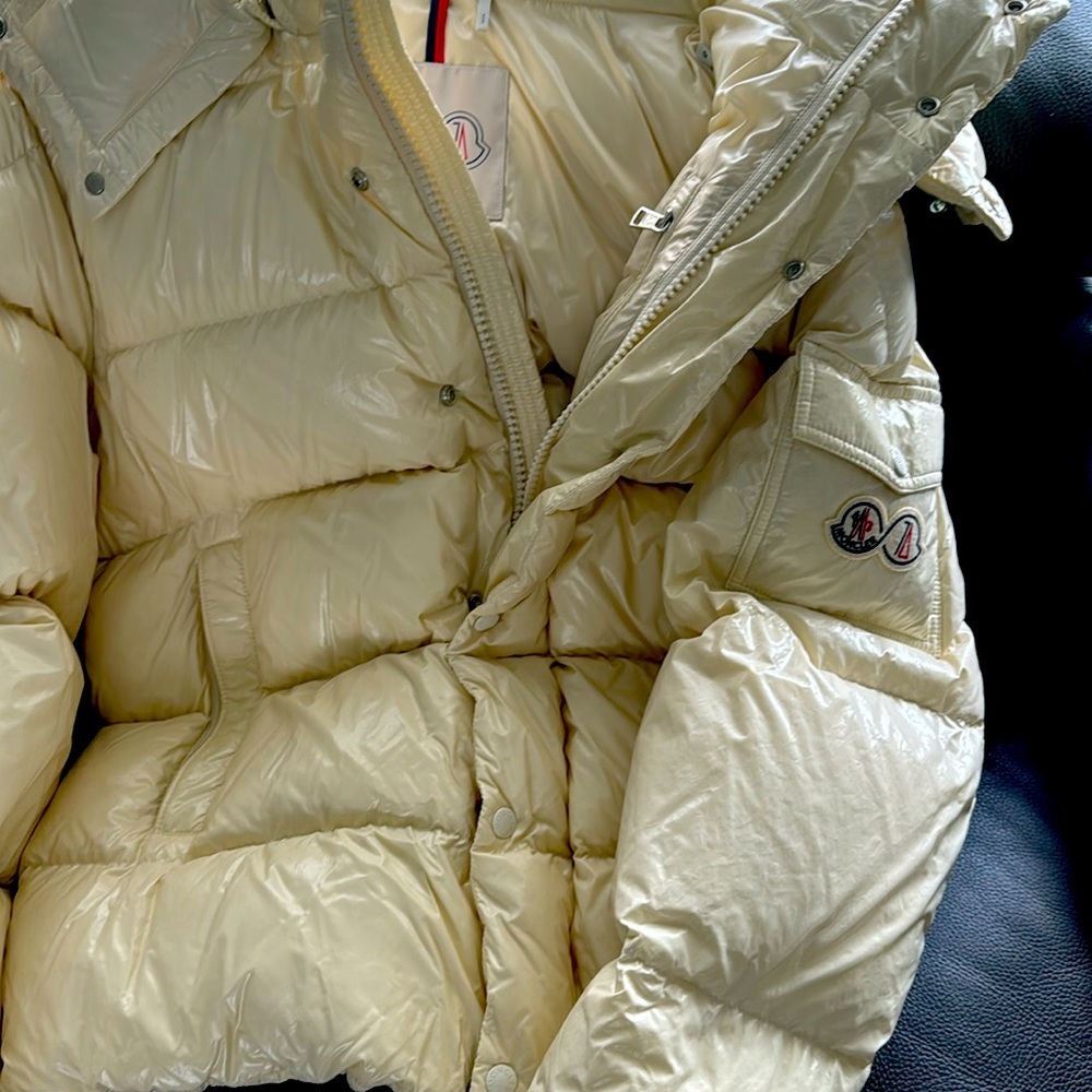 Men’s moncler size 5 cream rare sold out 1970’s style very nice and brand new !